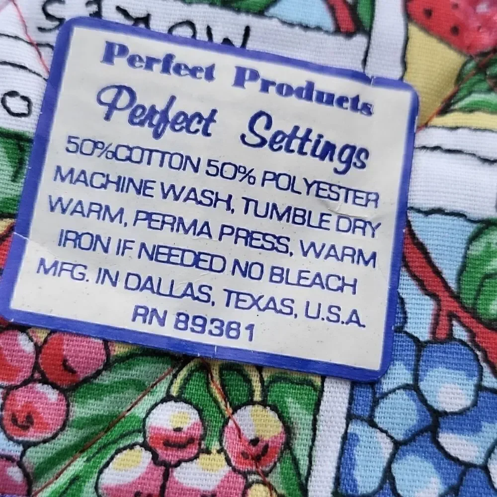 Perfect Settings 6 placemats/silverware holders roll up fruit berries gift
